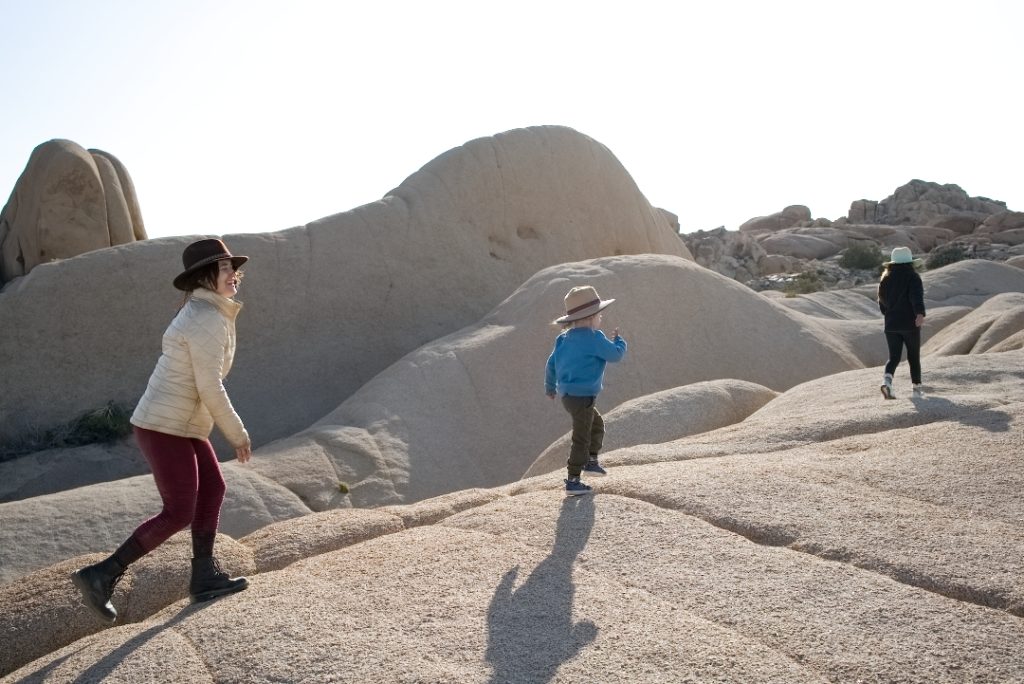 DSC09291-Exposure-WalkingPictures Hagar walking on boulders with her kids